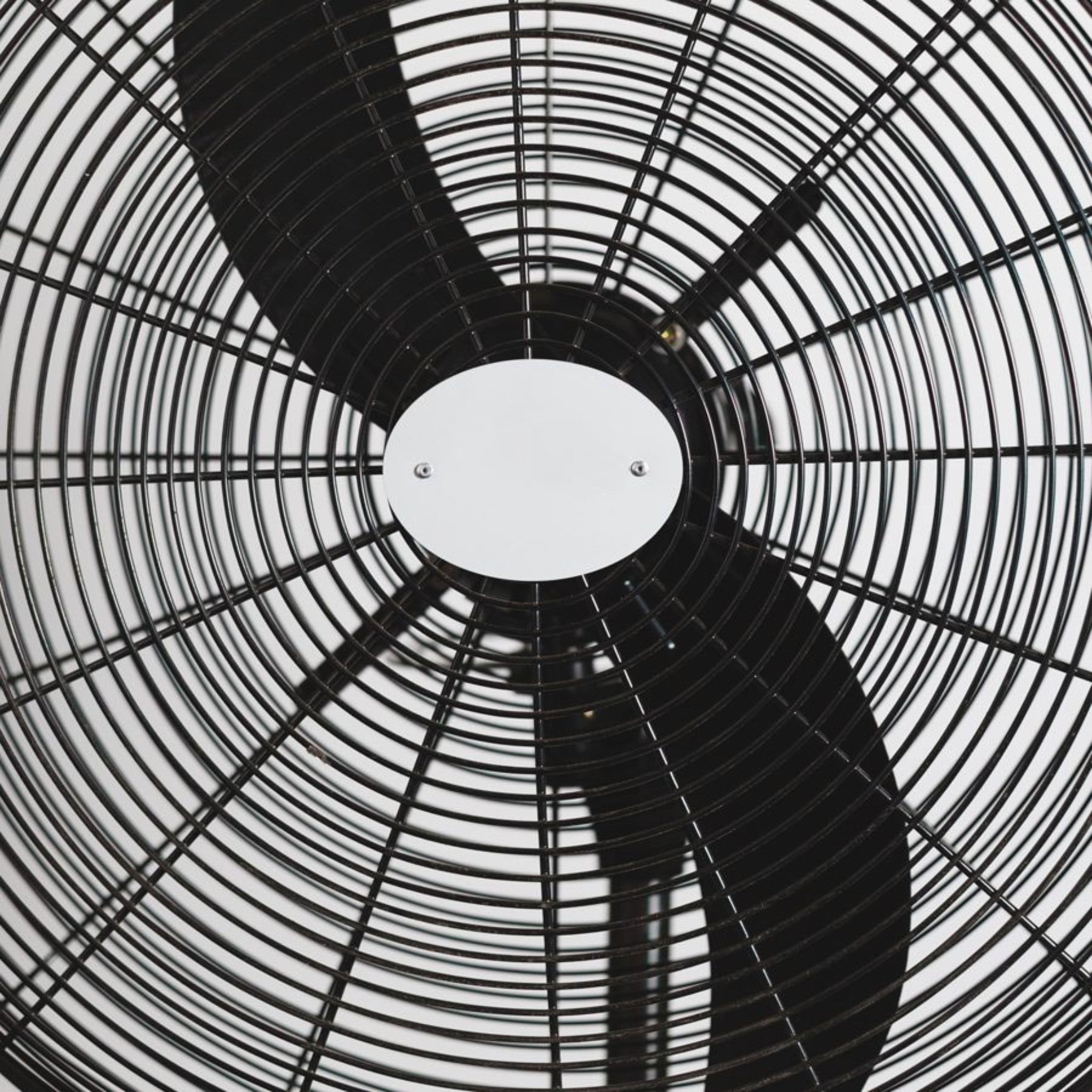 26-Inch (650mm) High-Velocity Industrial Pedestal Fan – Powerful Floor Cooling Fan for Workshops, Garages & Warehouses