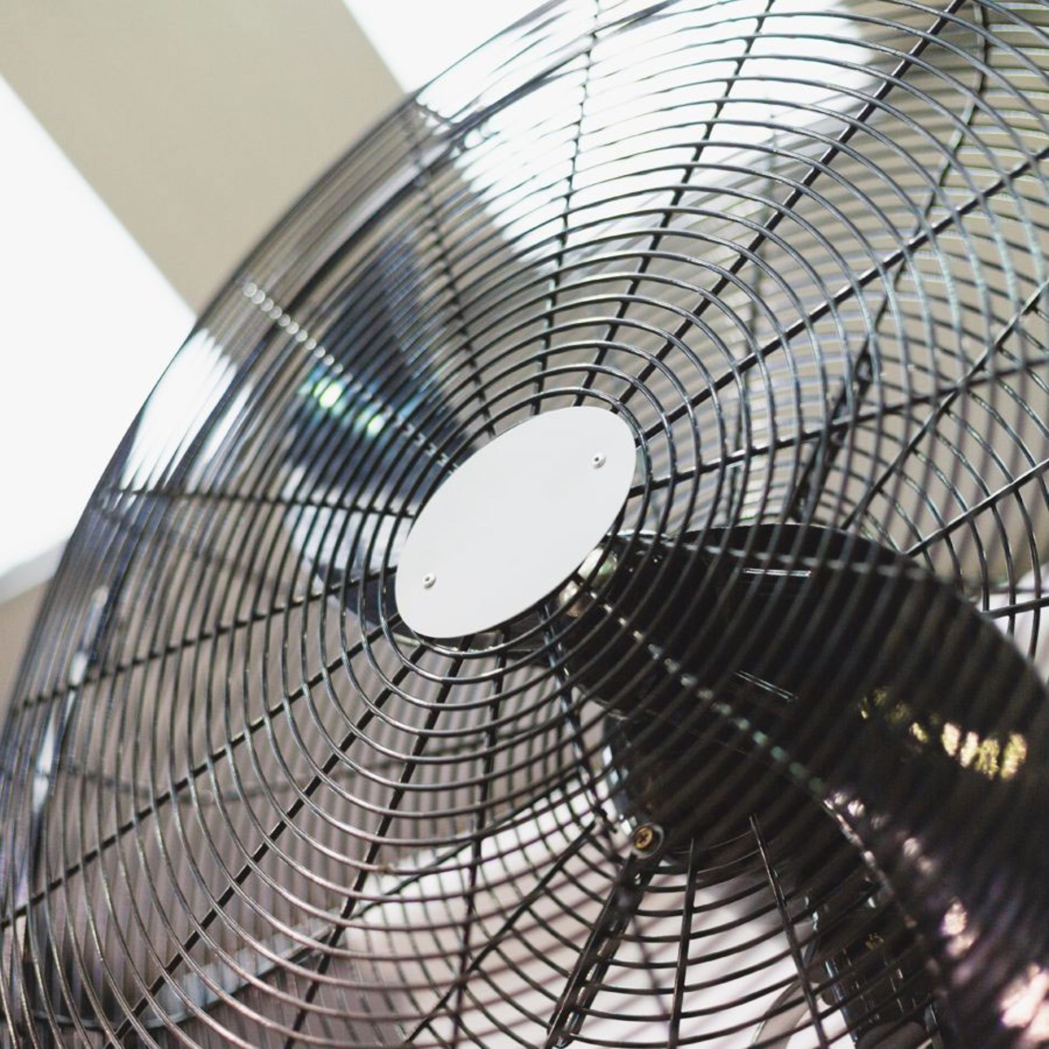 26-Inch (650mm) High-Velocity Industrial Pedestal Fan – Powerful Floor Cooling Fan for Workshops, Garages & Warehouses